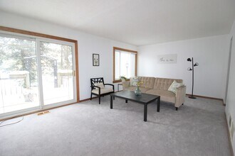 493 Shadow Lake Bay in Roselle, IL - Building Photo - Building Photo