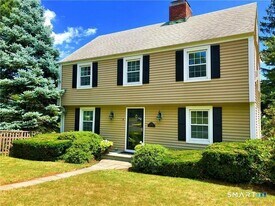 4 Paxton Rd in West Hartford, CT - Building Photo