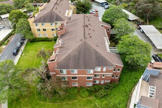 Saddleback in Daly City, CA - Foto de edificio - Building Photo