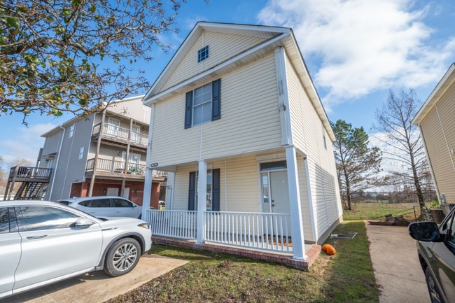 property at 923 Saint Andrews Ln