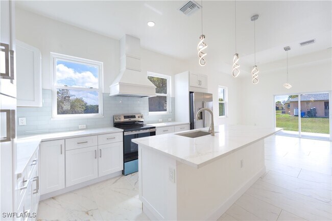 property at 2561 Sunniland Blvd