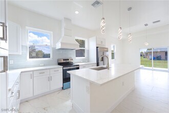 2561 Sunniland Blvd in Lehigh Acres, FL - Building Photo - Building Photo