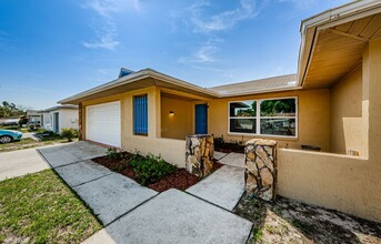 7112 Vista Way in Port Richey, FL - Building Photo - Building Photo
