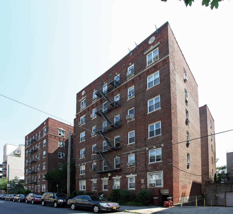 1675 E 18th St in Brooklyn, NY - Building Photo