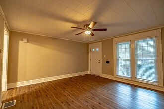 1031 Dixon Ave in Louisville, KY - Building Photo - Building Photo