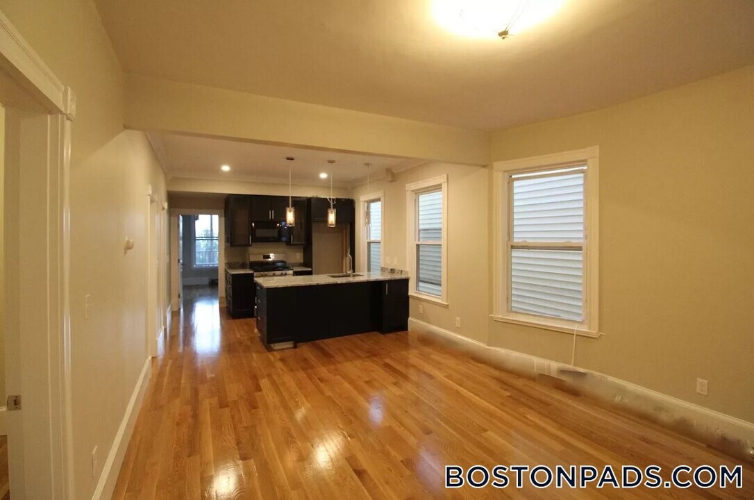 125 Princeton St in Boston, MA - Building Photo