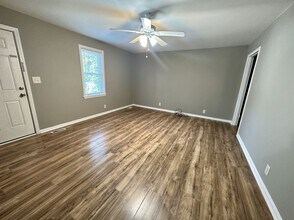 896 Locust Dr in Clarksville, TN - Building Photo - Building Photo