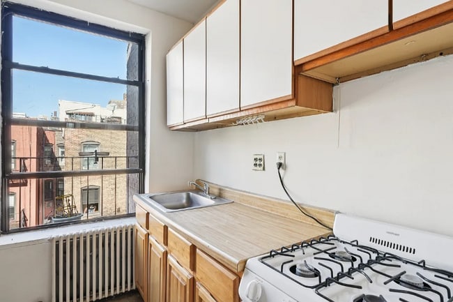 323A E 89th St in New York, NY - Building Photo - Building Photo
