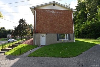 1805 Parr Lake Dr in Newburgh, NY - Building Photo - Building Photo