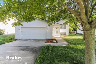 110 E Fox St in Yorkville, IL - Building Photo