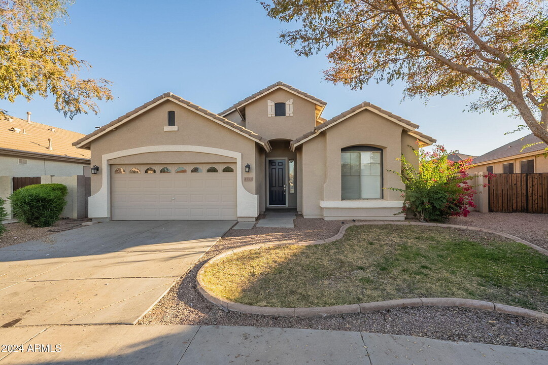 4253 E Crown Ct in Gilbert, AZ - Building Photo