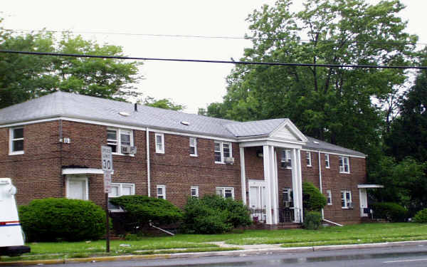 Parkview Village in Roselle, NJ - Building Photo