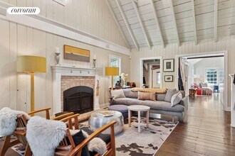 10 Driftwood Ln in East Hampton, NY - Building Photo - Building Photo