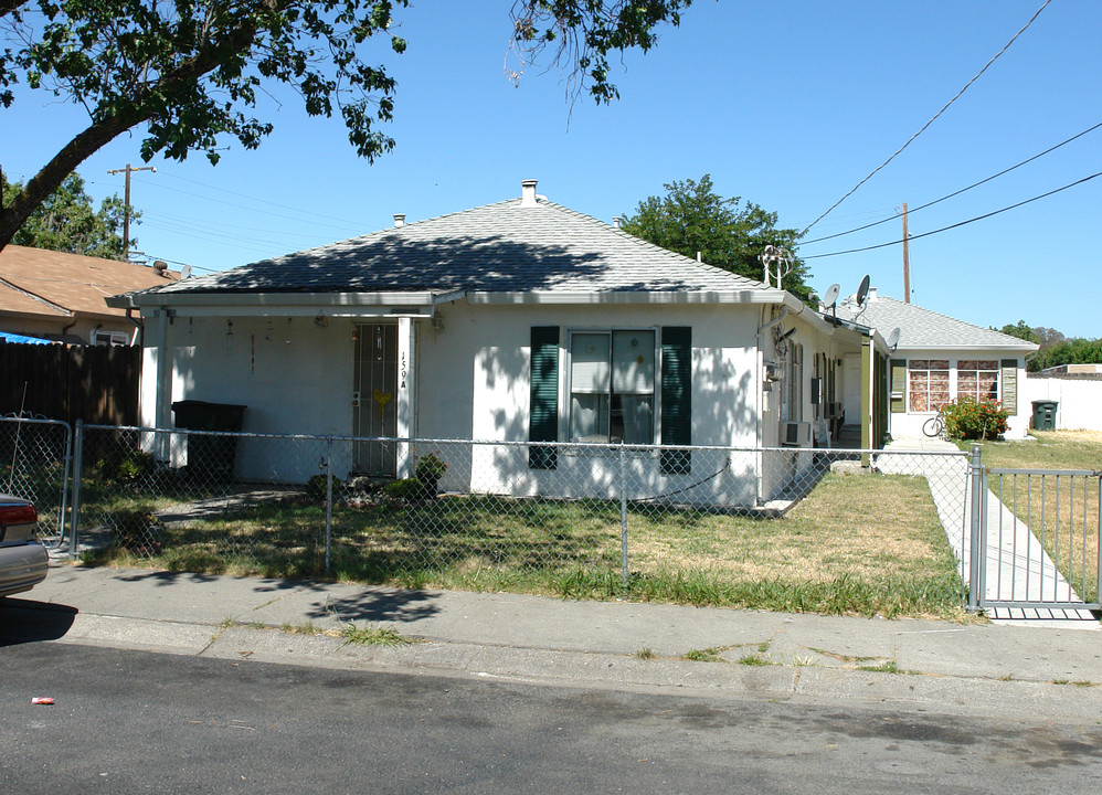 159 Madoline St in Pittsburg, CA - Foto de edificio