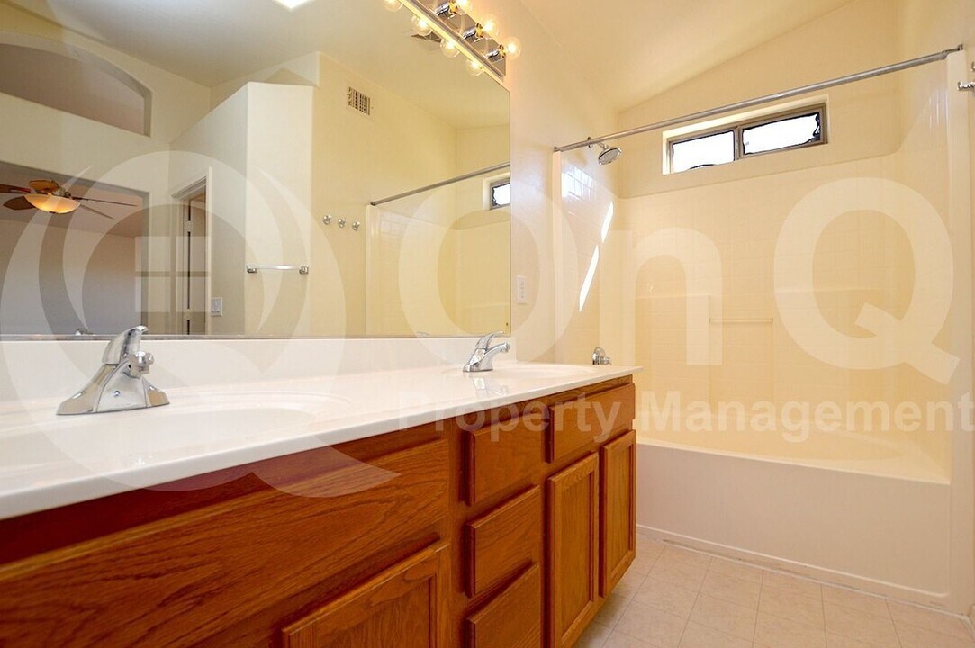 10129 E Carmel Ave in Mesa, AZ - Building Photo