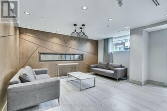 16 Markle Cres in Hamilton, ON - Building Photo - Building Photo