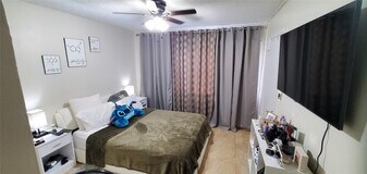 5646 Rock Island Rd in Tamarac, FL - Building Photo