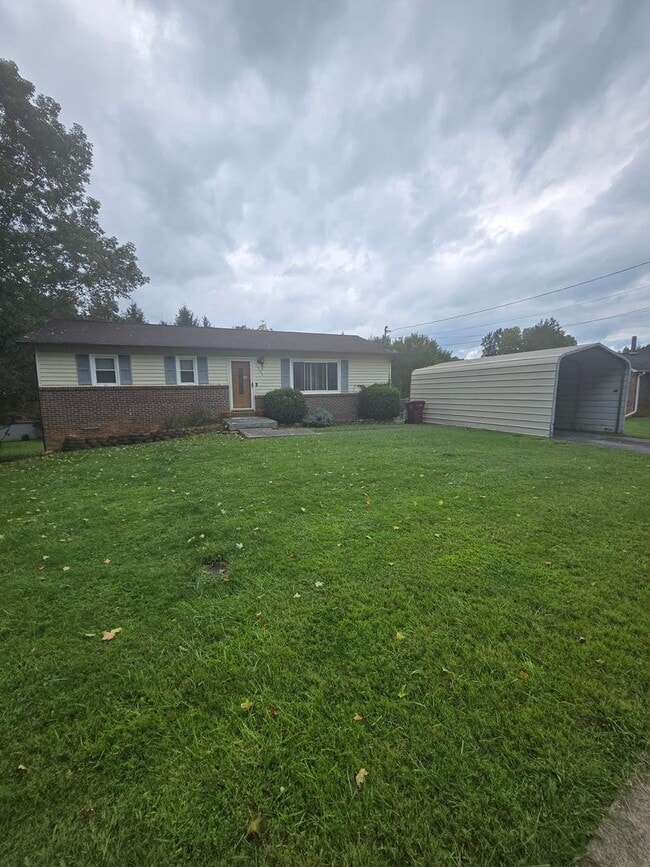 1301 Cobblestone Ct in Johnson City, TN - Building Photo - Building Photo