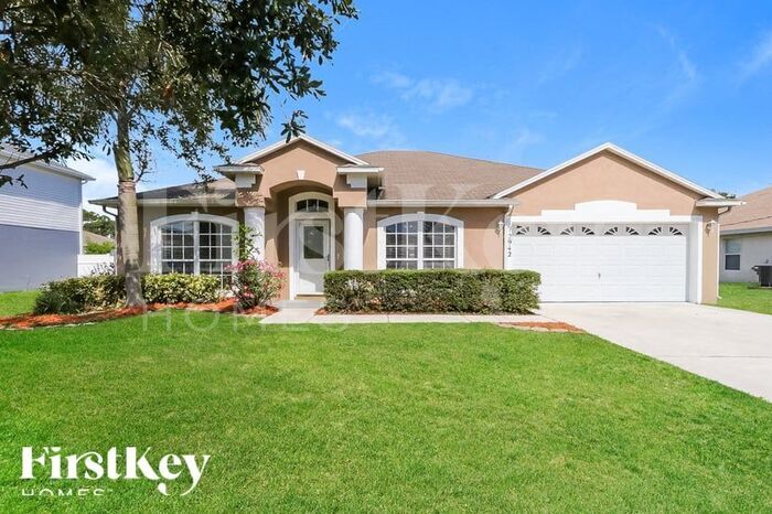 2942 SW Sandbar St in Port St. Lucie, FL - Foto de edificio