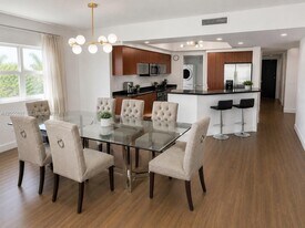 14951 Royal Oaks Ln in North Miami Beach, FL - Building Photo