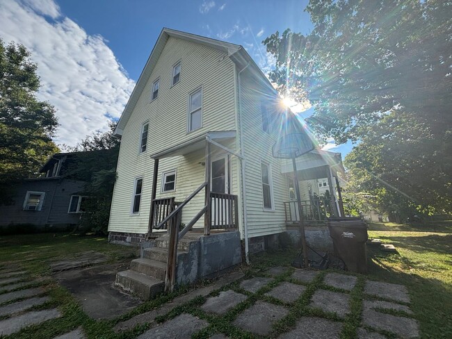219 N Center St in Grove City, PA - Building Photo - Building Photo