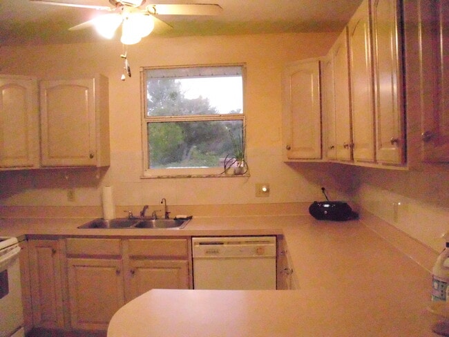 property at 1662 Drew St