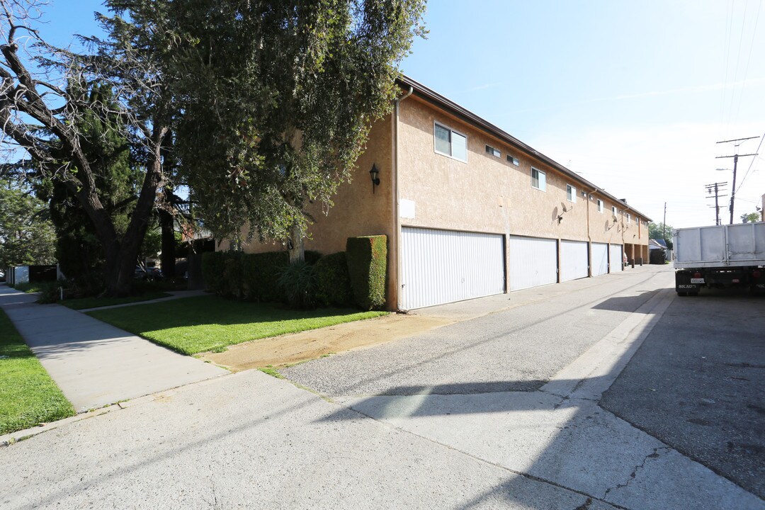 5616 Strohm Ave in North Hollywood, CA - Building Photo