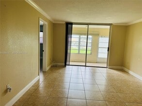 8110 Sunrise Lakes Blvd in Sunrise, FL - Building Photo - Building Photo