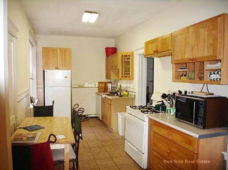 1657 Commonwealth Ave, Unit 1 in Boston, MA - Building Photo
