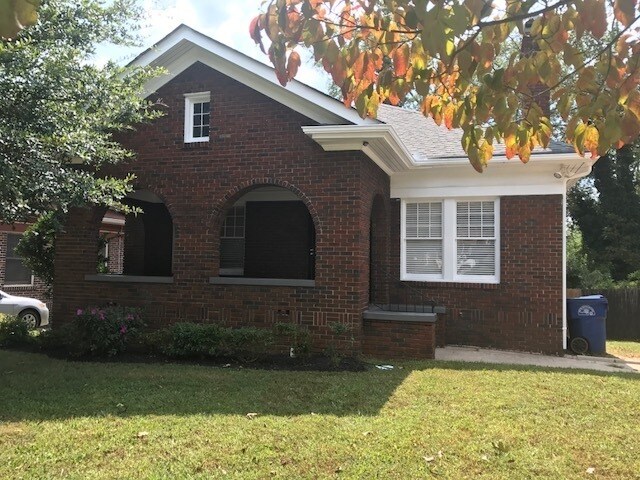 property at 564 Mellview Ave SW
