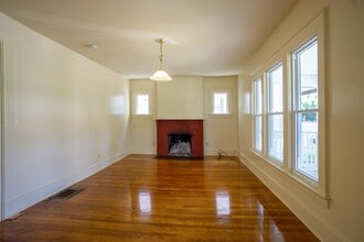 2424 E Genesee St in Syracuse, NY - Building Photo - Building Photo
