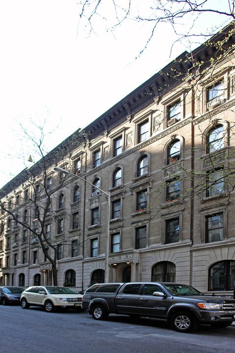 212 W 85th St in New York, NY - Building Photo