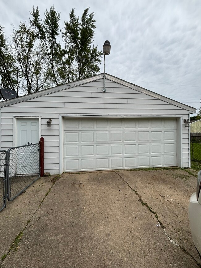 103 Booth Dr in Albion, MI - Building Photo - Building Photo