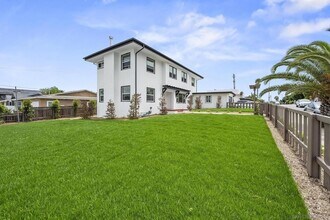 4420 Voltaire St in San Diego, CA - Foto de edificio - Building Photo