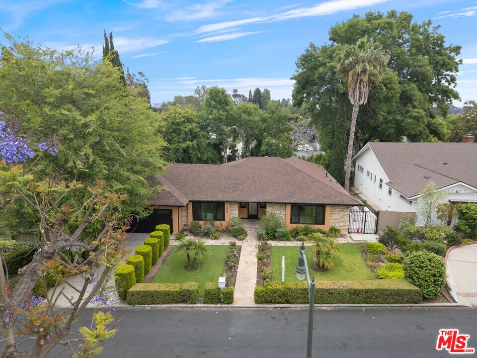 11346 Thurston Pl in Los Angeles, CA - Building Photo