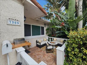 7509 Arthur St in Hollywood, FL - Building Photo - Building Photo