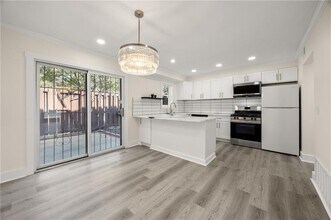 3298 Abbeywood Dr in Decatur, GA - Building Photo - Building Photo