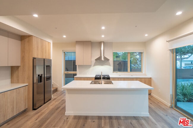 4041 Sawtelle Blvd in Los Angeles, CA - Building Photo - Building Photo