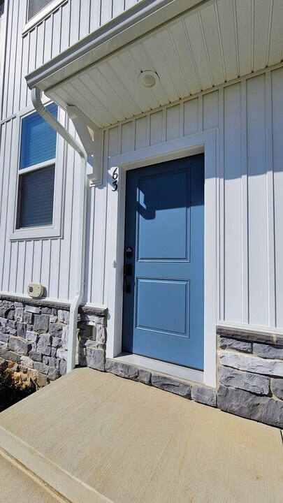 63 N Conifer Dr in Elizabethtown, PA - Building Photo