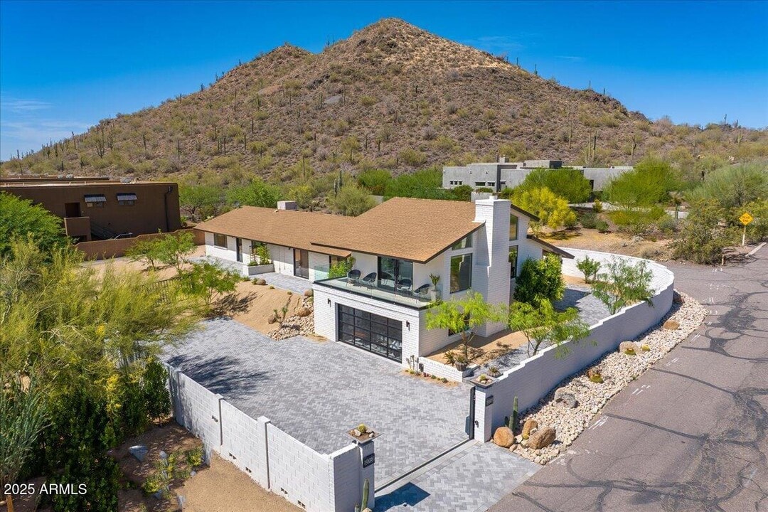 5801 E Surrey Dr in Cave Creek, AZ - Building Photo
