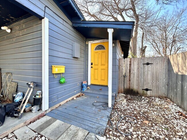 1909 Morrow St-Unit -B in Austin, TX - Building Photo - Building Photo
