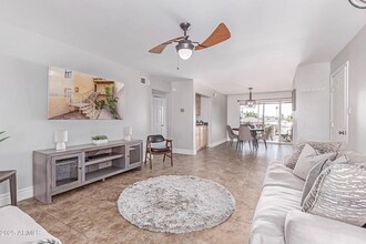4950 N Miller Rd, Unit 212 in Scottsdale, AZ - Building Photo - Building Photo