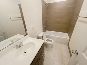 1827 W Leland Ave, Unit GDN in Chicago, IL - Building Photo - Building Photo