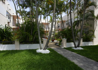 221 Zamora Ave in Coral Gables, FL - Foto de edificio - Building Photo