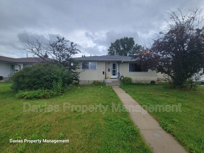 property at 7823-132A 132a Ave NW