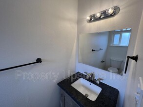 945 De Moll Dr in Redding, CA - Building Photo - Building Photo