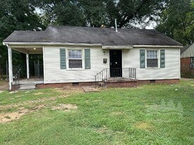1240 Robin Hood Ln in Memphis, TN - Building Photo