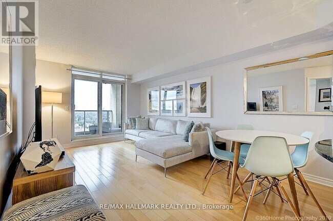 18 Kenaston Gardens in Toronto, ON - Building Photo - Building Photo