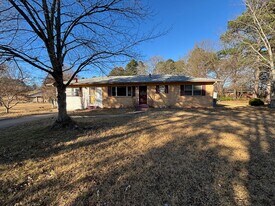 2802 Honeysuckle Ln in Russellville, AR - Building Photo