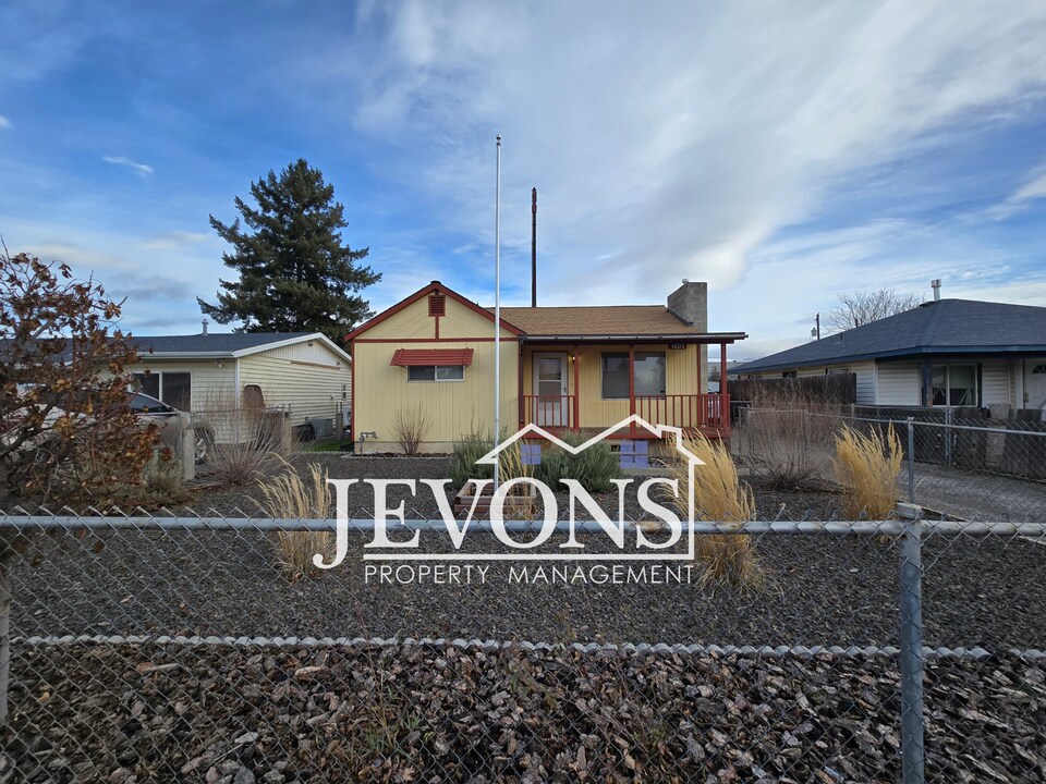 1605 Ledwich Ave in Yakima, WA - Building Photo
